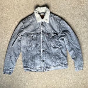 Vintage fit Levi’s sz Small grey denim sherpa lined trucker jacket